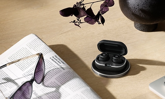 Beoplay E8 2.0 - Black med opladestation