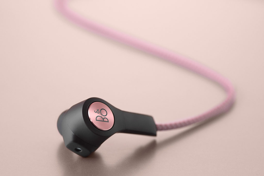 BeoPlay H5 i rosa - closeup